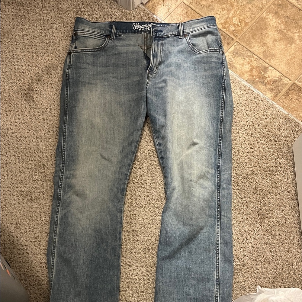 Wrangler Men's Light Blue Relaxed Jeans